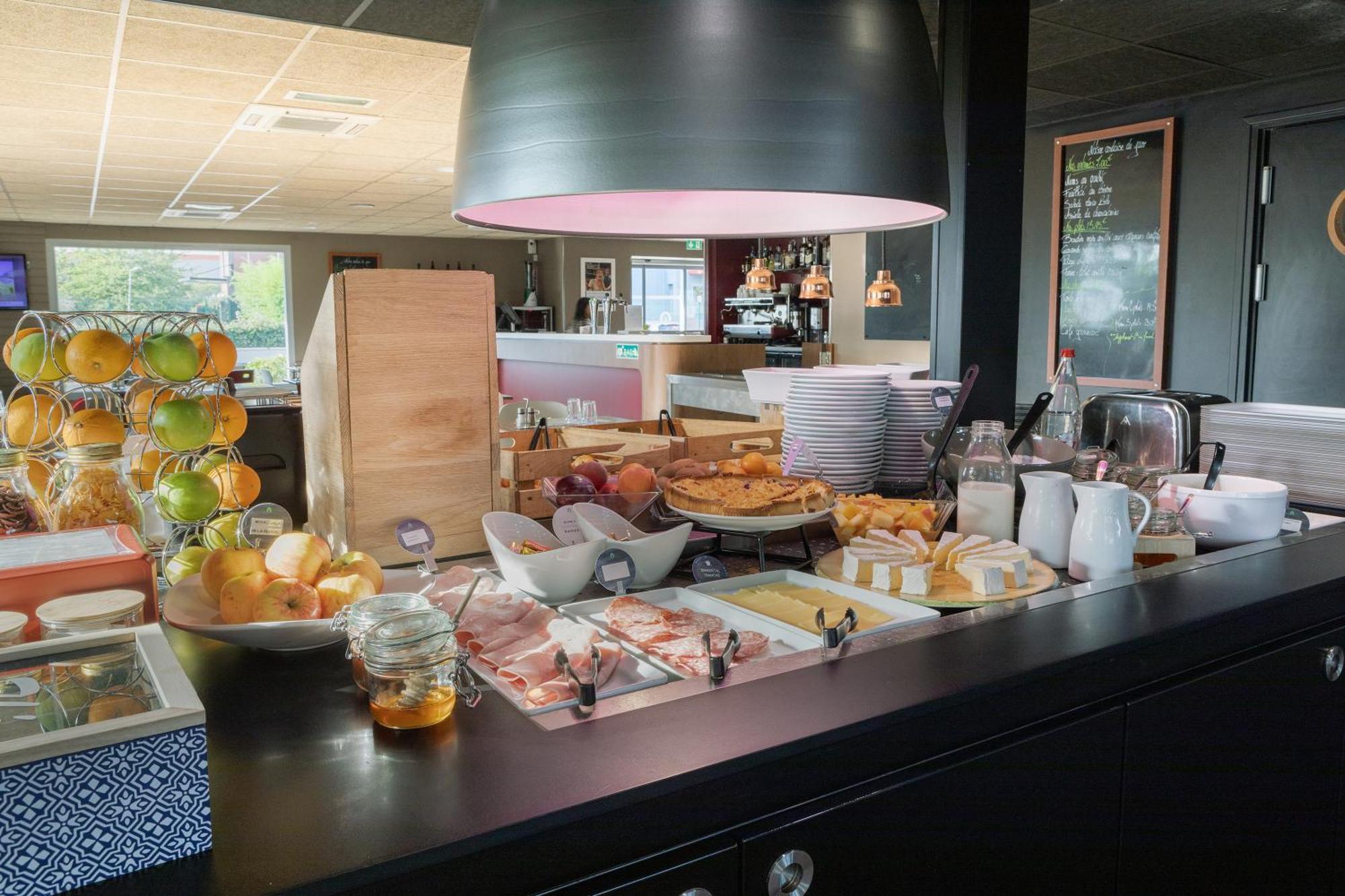 Hotel Campanile Creteil - Sur Marne 3*